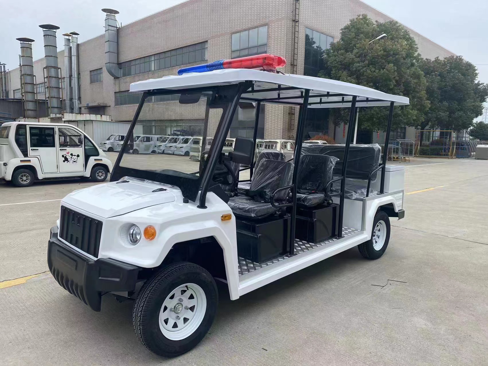 8座电动巡逻车
